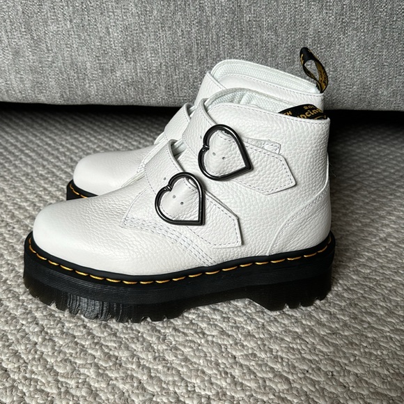 NEW DR MARTENS DEVON HEART LEATHER PLATFORM BOOTS - Picture 7 of 12
